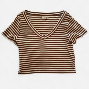Madewell XL cropped brown and white v-neck tee